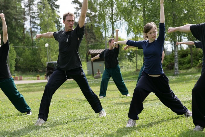 Daniel och Matilda utför tekniken PaoQuan